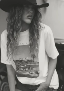 FAR MER No Vacancy Crew Tee